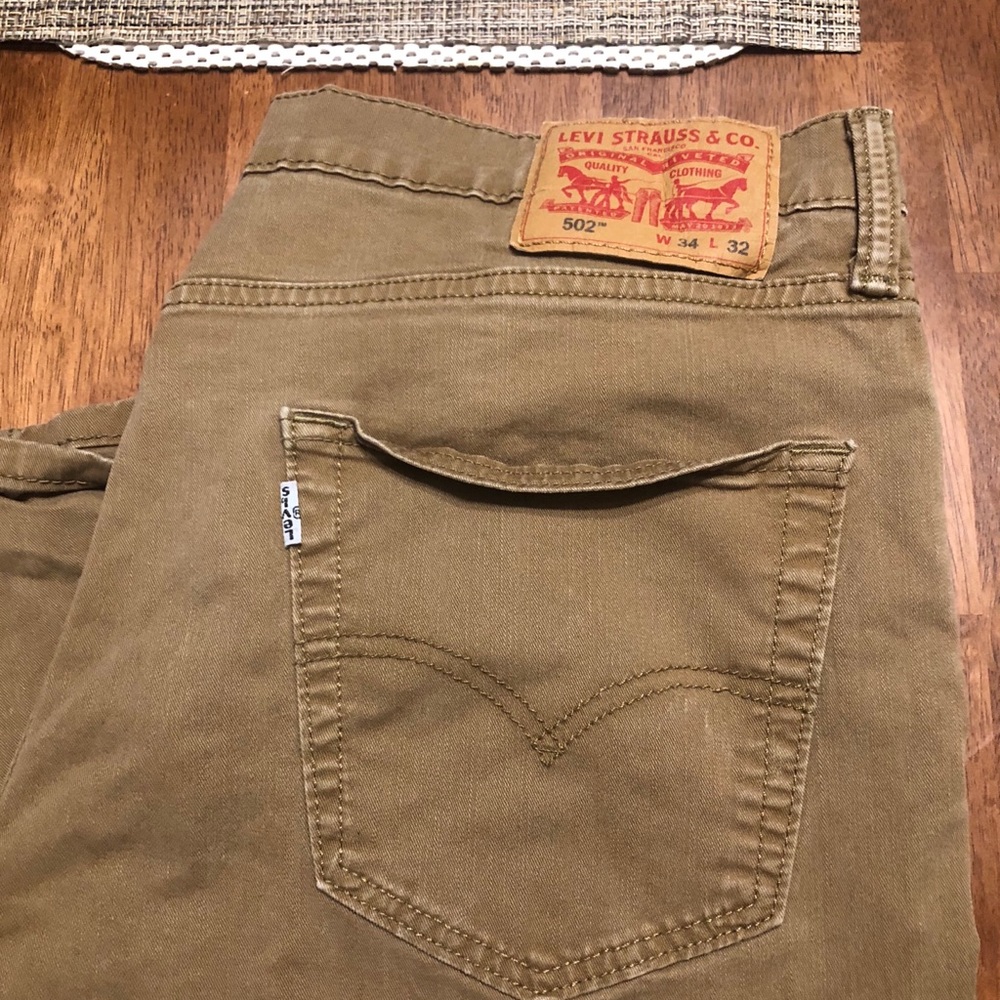 Men’s Levi Khakis